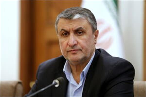 رییس سازمان انرژی اتمی از نمایشگاه تستا بازدید کرد